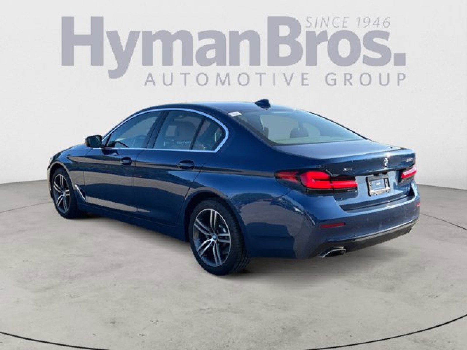 Used 2022 BMW 530i xDrive w/ Premium Package image 5
