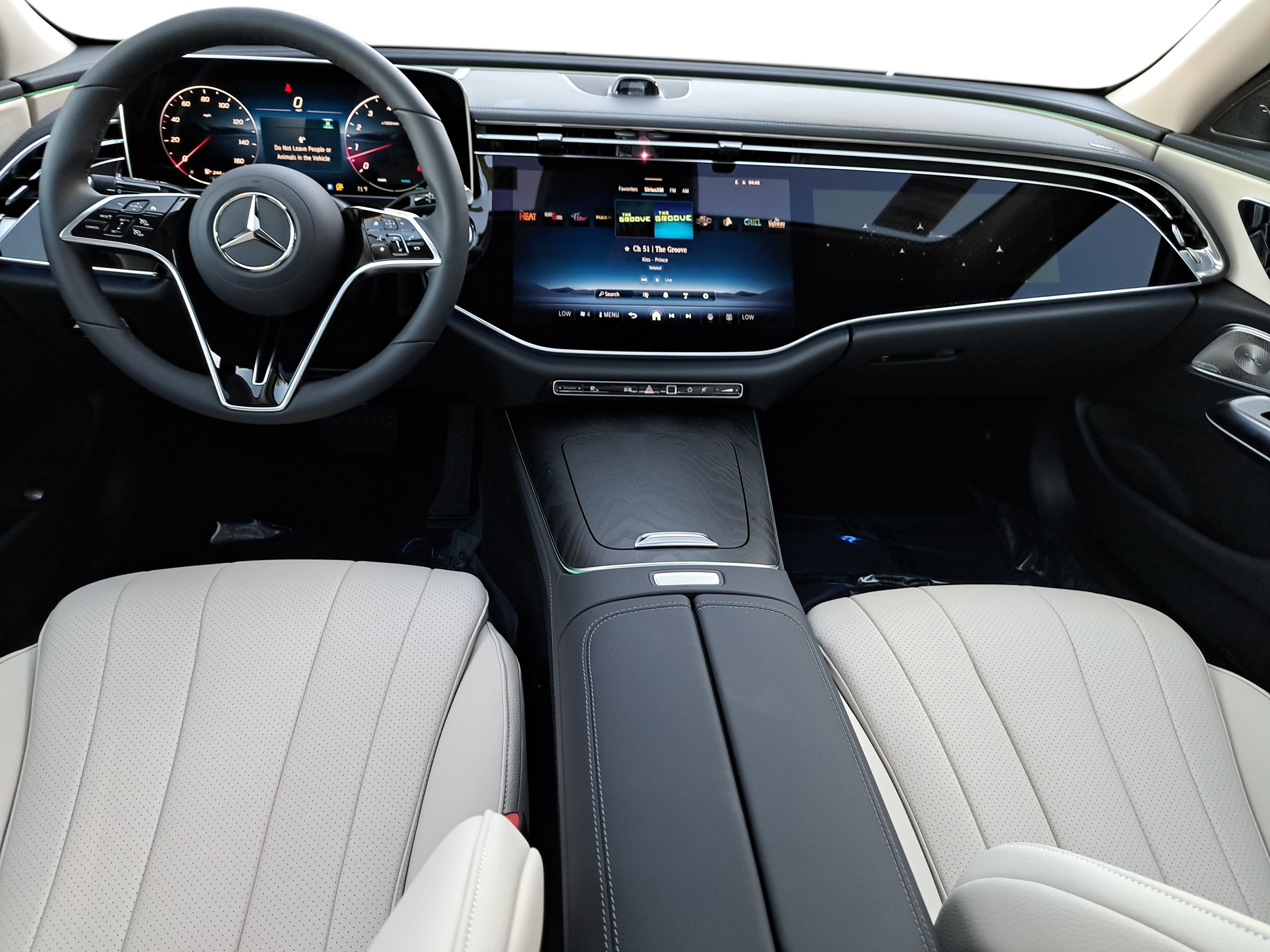 New 2026 Mercedes-Benz E 350 4MATIC Sedan image 9