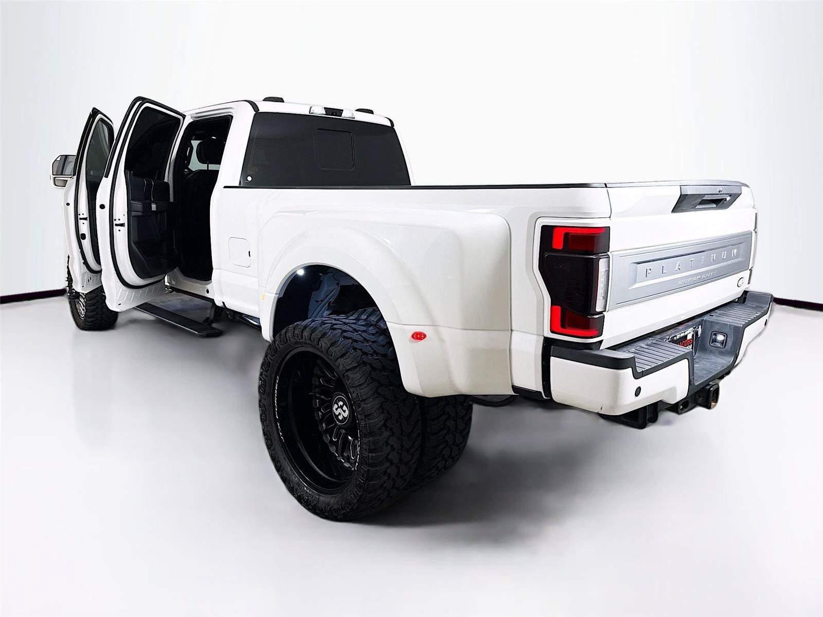 Used 2022 Ford F450 Platinum w/ FX4 Off-Road Package AWD/4WD image 38