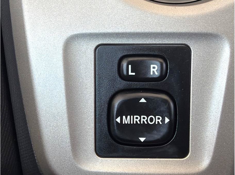 Used 2009 Toyota Matrix FWD image 19