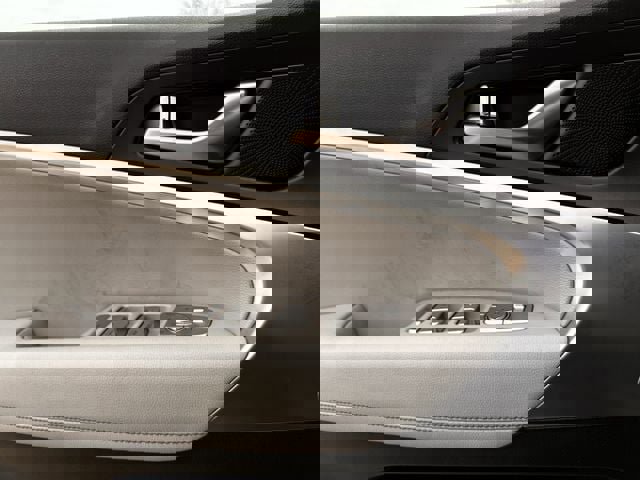 Used 2022 Genesis G70 2.0T image 22