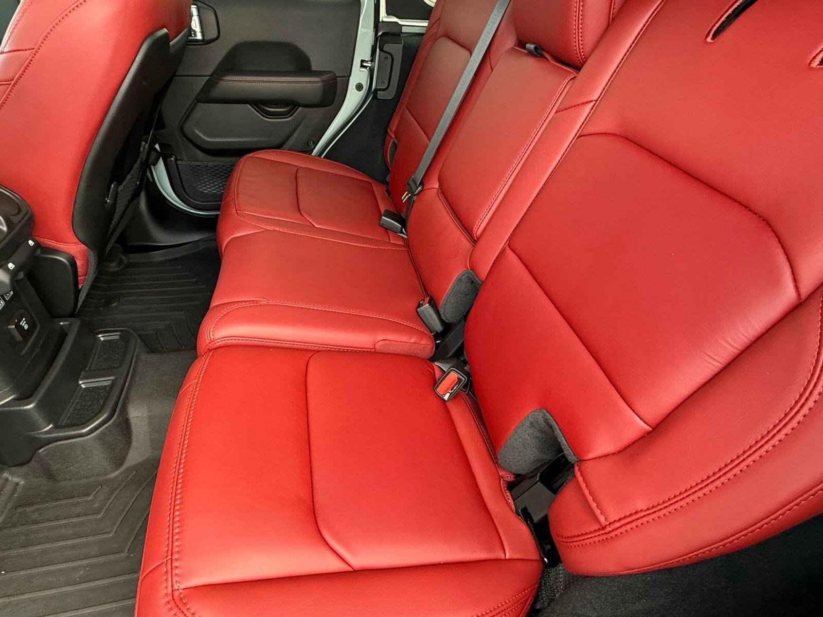 Used 2024 Jeep Wrangler Unlimited Rubicon 392 image 27