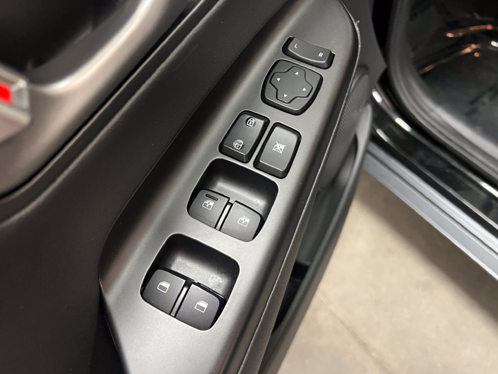 Used 2020 Hyundai Kona Limited AWD/4WD image 12