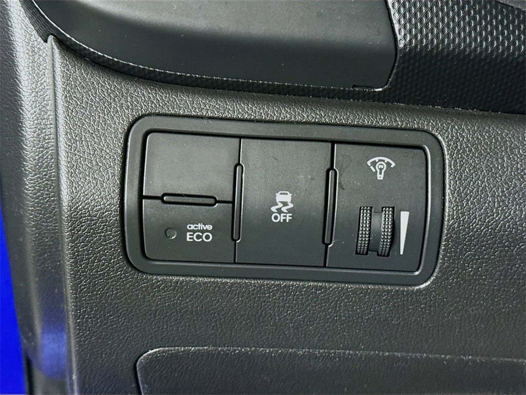 Used 2012 Hyundai Accent SE image 16