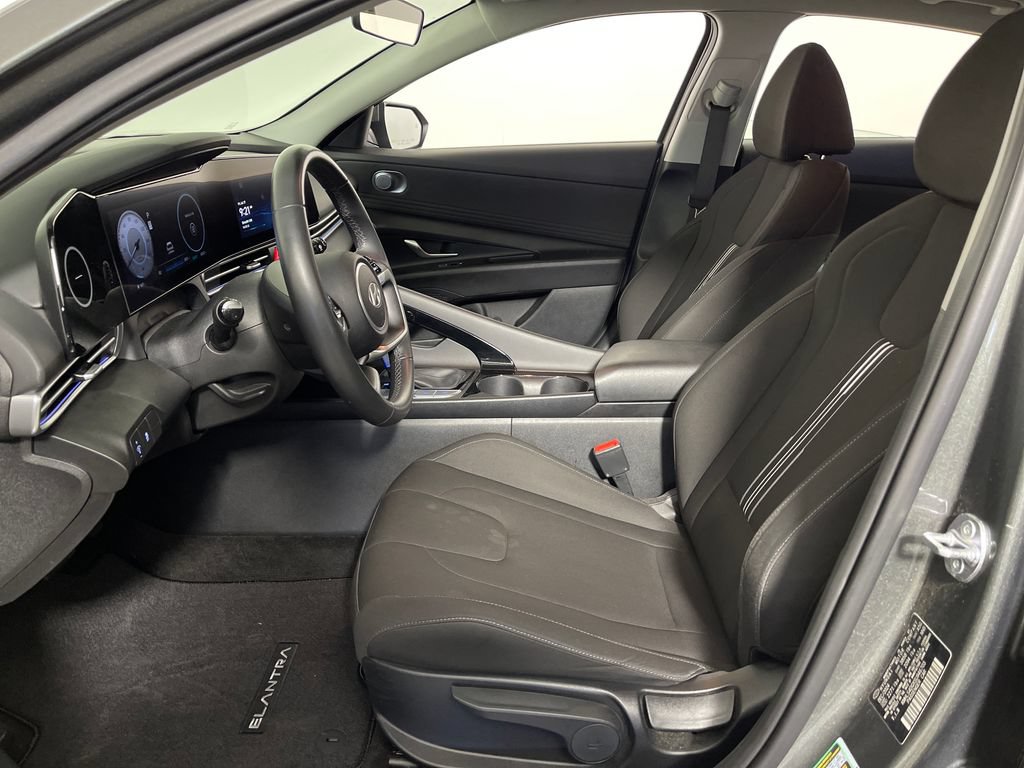 Certified 2025 Hyundai Elantra SEL FWD image 12