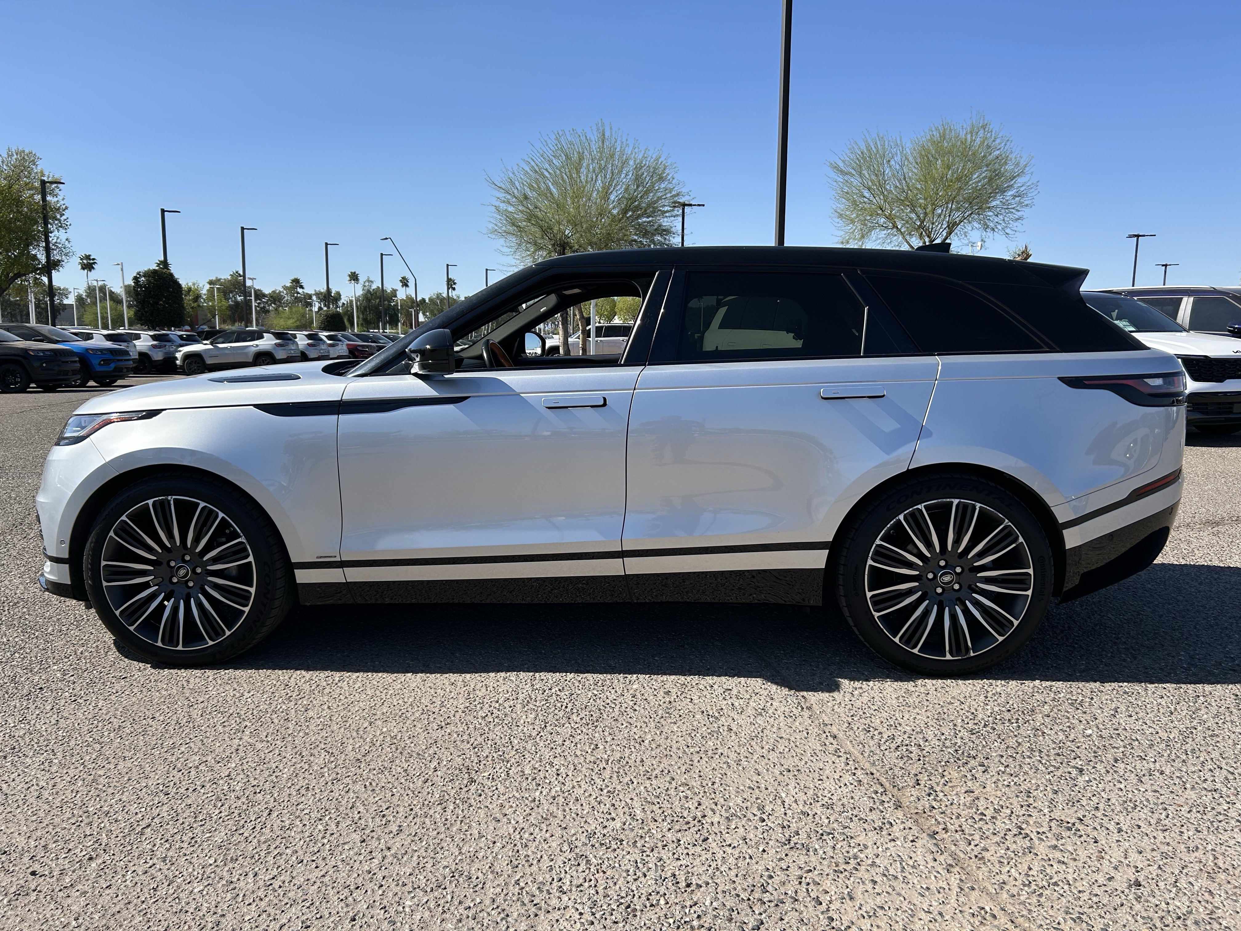 Used 2019 Land Rover Range Rover Velar R-Dynamic HSE AWD/4WD image 3