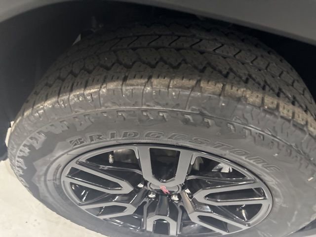 Used 2023 GMC Sierra 1500 Elevation image 12