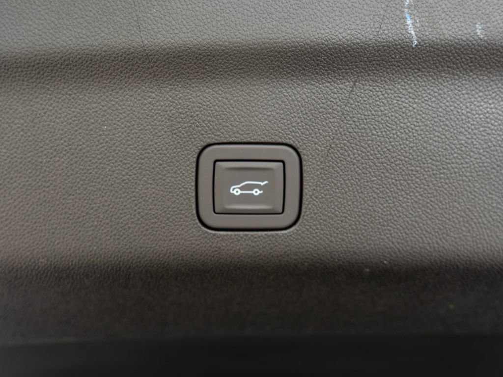 New 2026 GMC Yukon XL Denali w/ Denali Reserve Package image 35