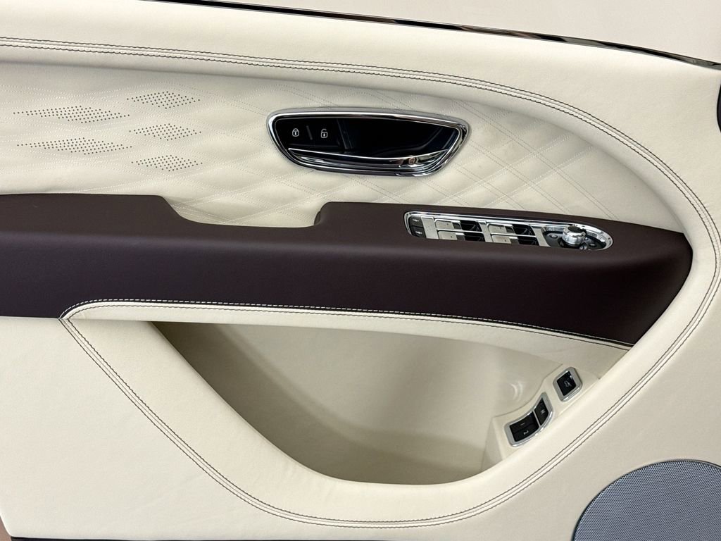 New 2026 Bentley Bentayga AWD/4WD image 22