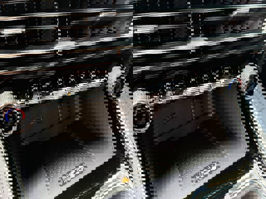 New 2026 Chevrolet Traverse LT w/ LPO, Floor Liner Package image 38