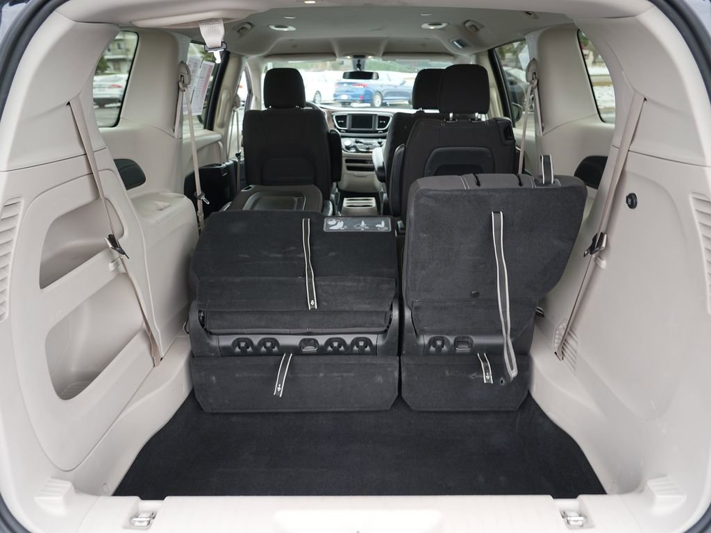 Used 2020 Chrysler Voyager LX FWD image 26