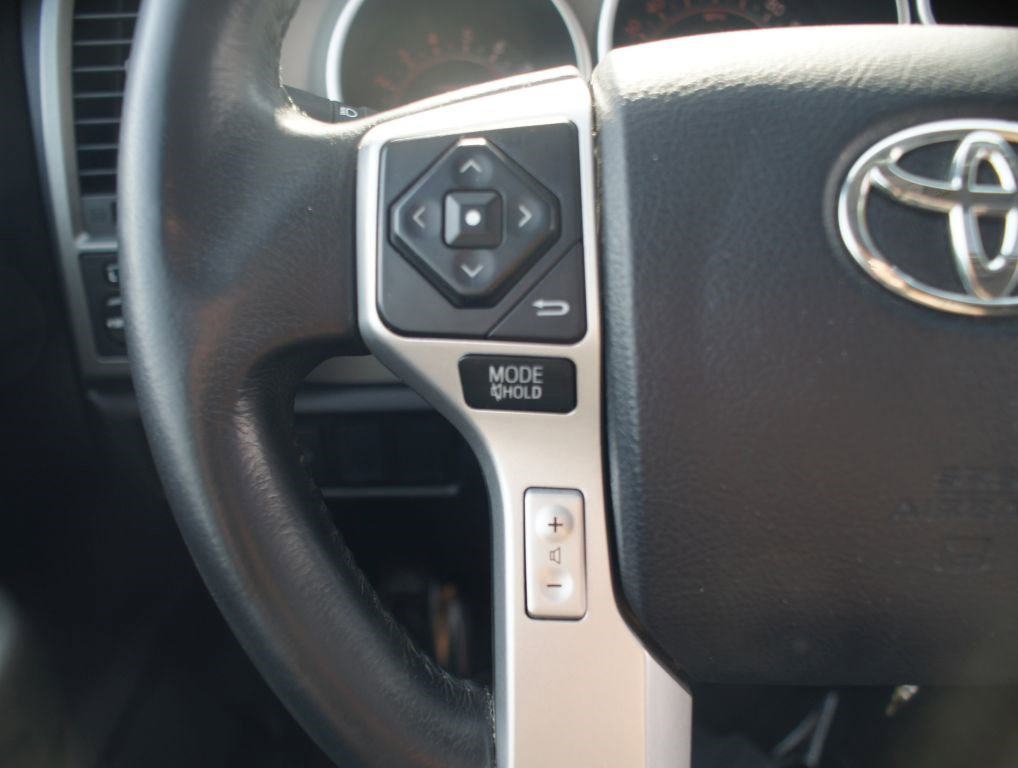 Used 2017 Toyota Sequoia SR5 w/ Sport Appearance Package AWD/4WD image 9