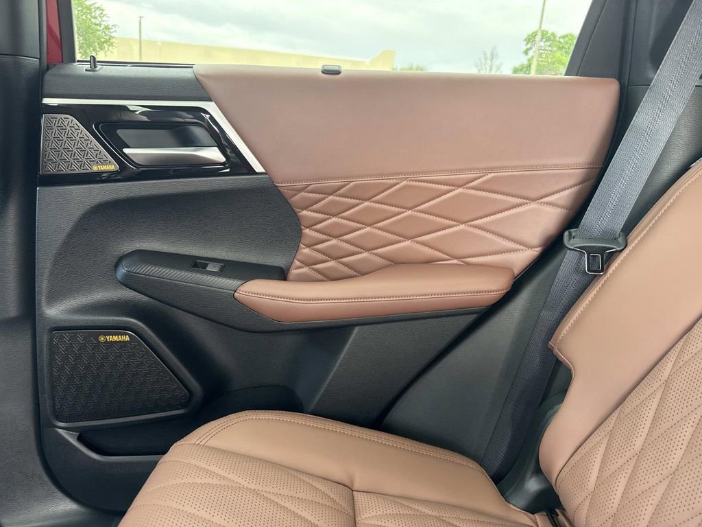 New 2026 Mitsubishi Outlander SEL image 15
