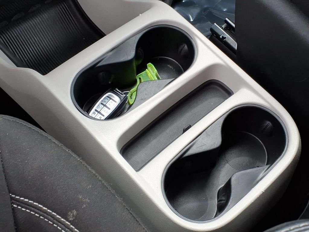 Used 2023 Chrysler Voyager LX image 18