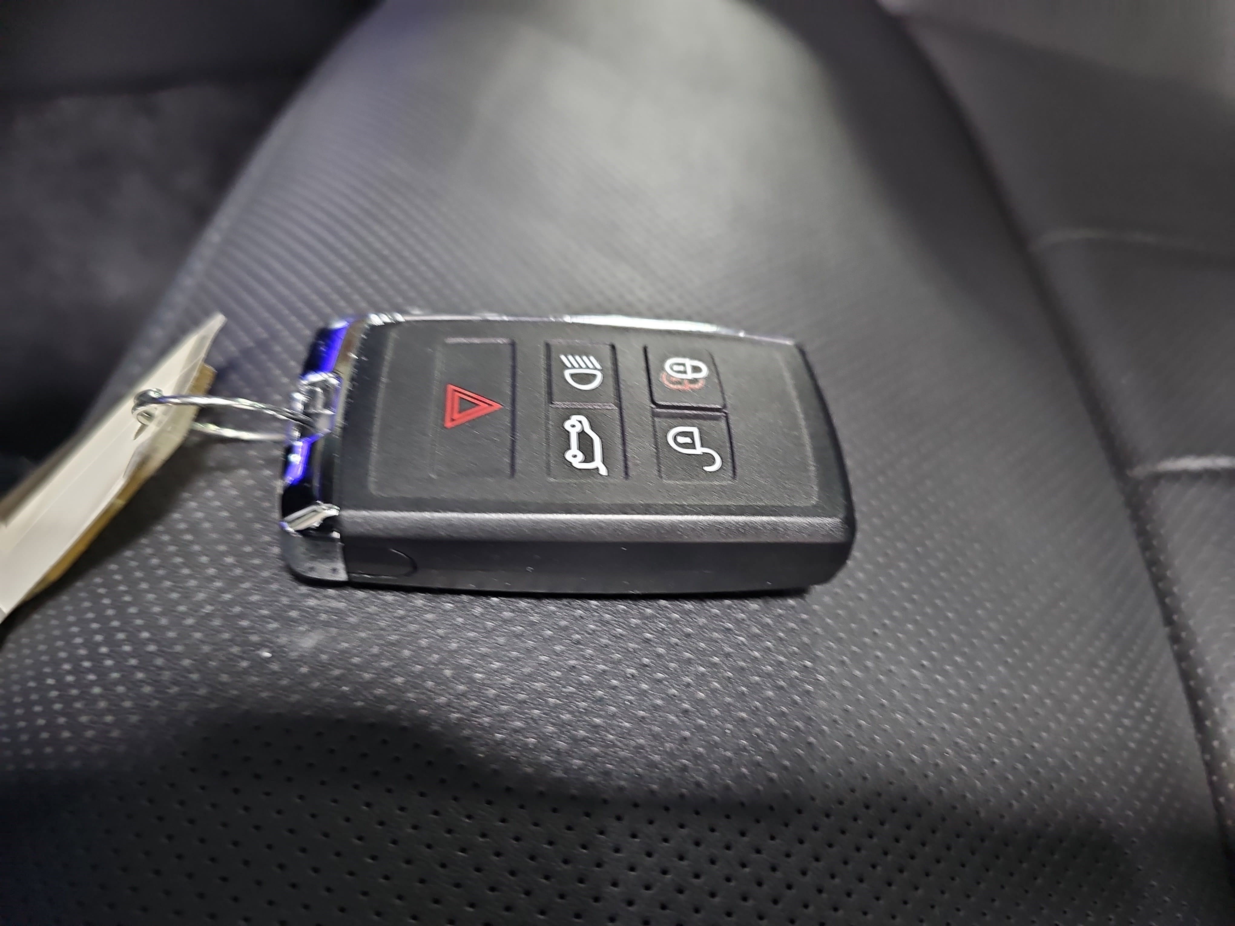 Used 2024 Land Rover Range Rover Long Wheelbase Autobiography image 38