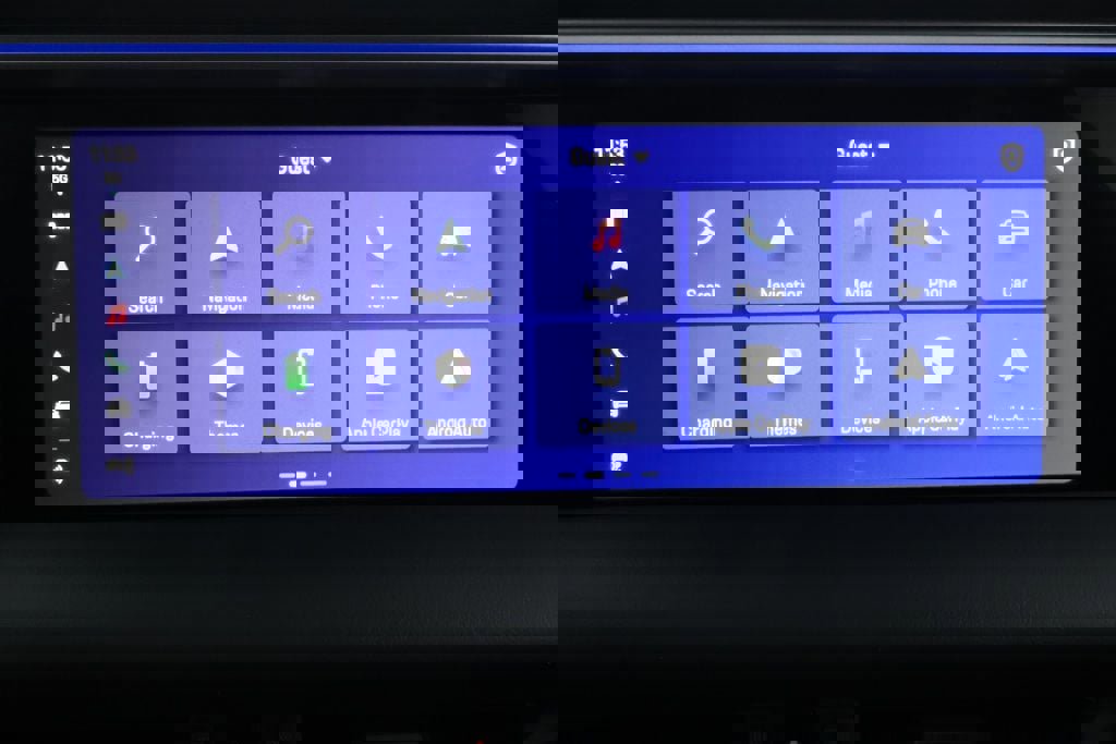 Used 2025 Porsche Macan Electric w/ Premium Package image 17