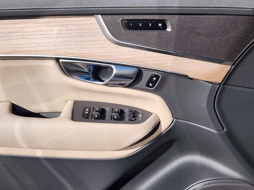 New 2026 Volvo XC90 B5 Core image 11
