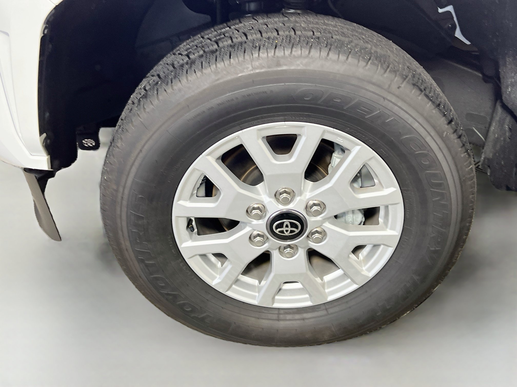 Used 2025 Toyota Tacoma SR5 AWD/4WD image 13