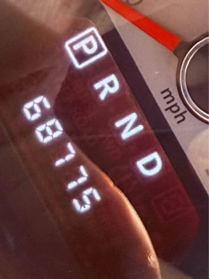 Used 2010 Volkswagen Routan S image 11