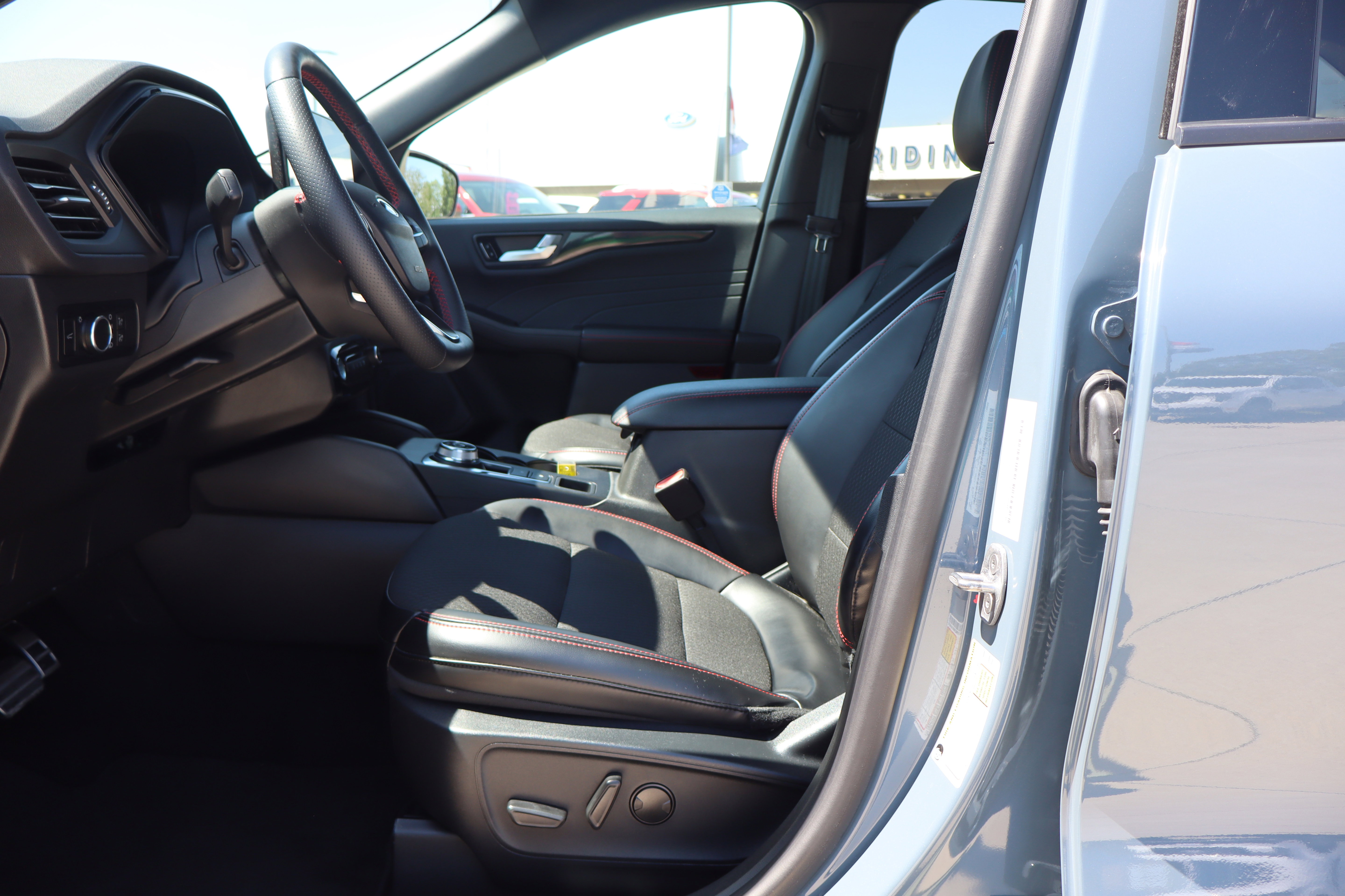 Used 2024 Ford Escape ST-Line w/ Tech Pack #1 AWD/4WD image 10