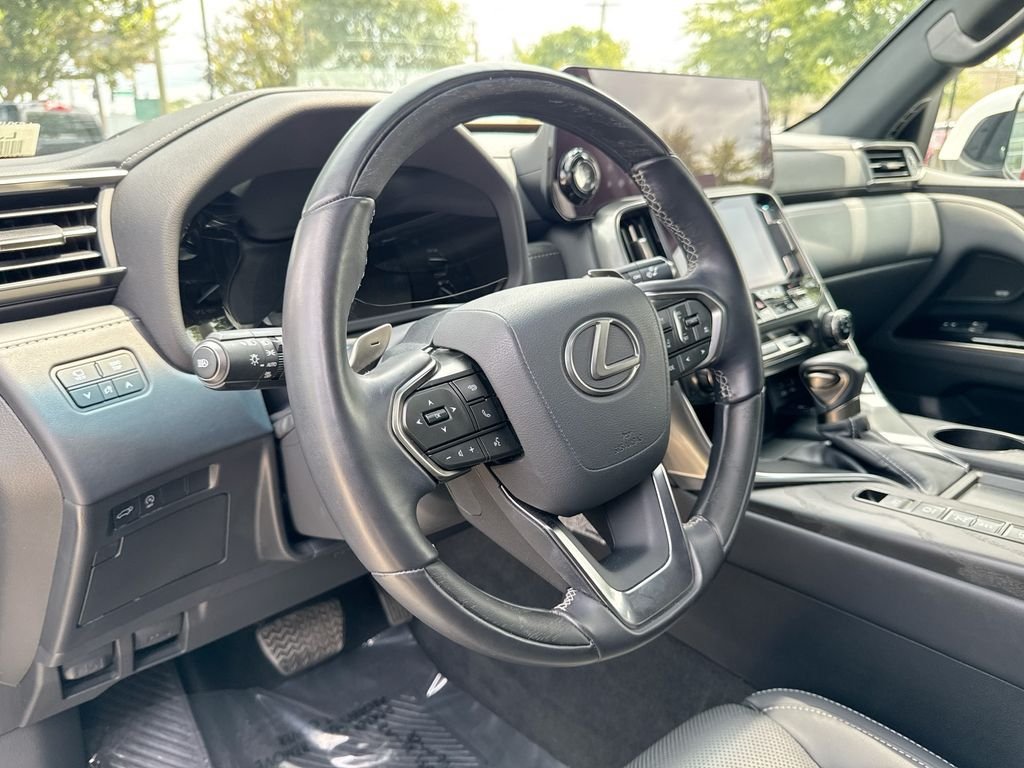 Used 2024 Lexus LX 600 4WD w/ Luxury Package image 21