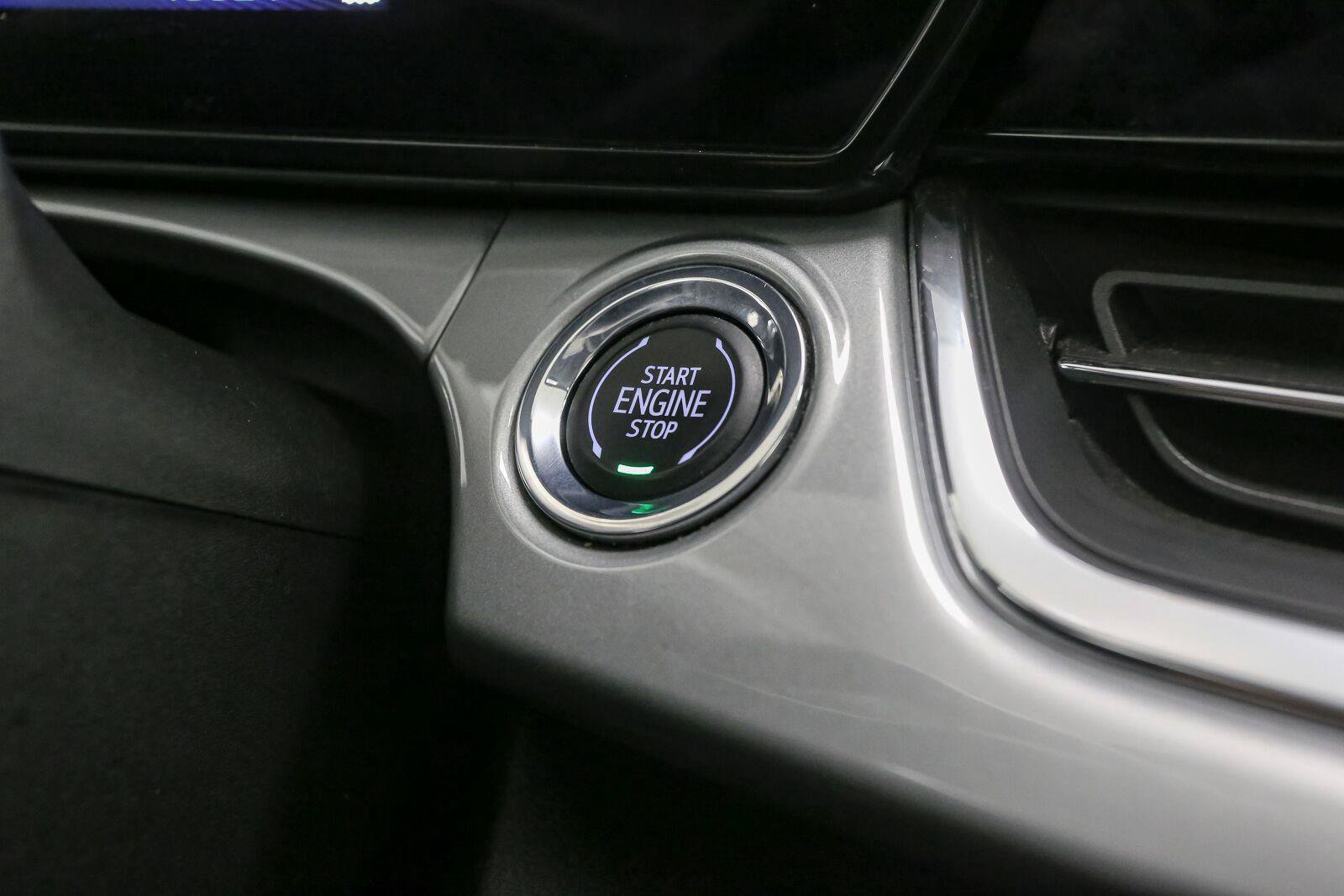 Used 2025 Chevrolet Trax LT FWD image 29