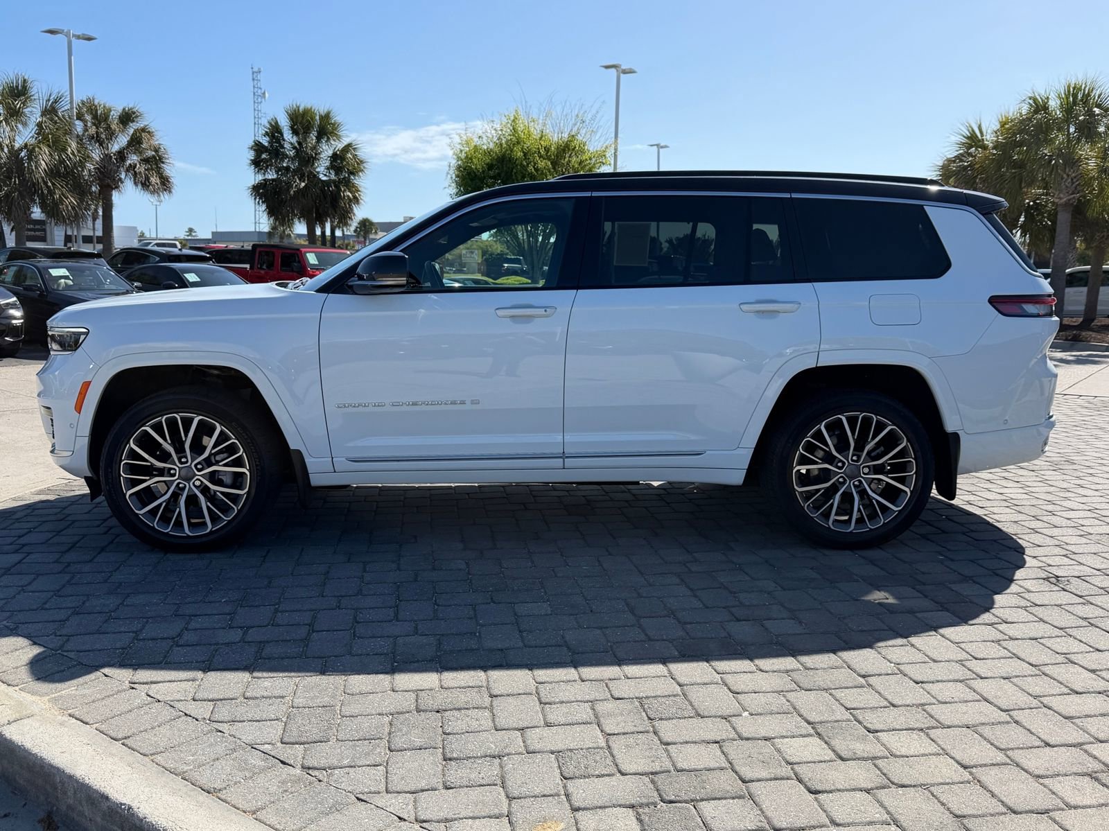 Used 2024 Jeep Grand Cherokee L Summit image 12