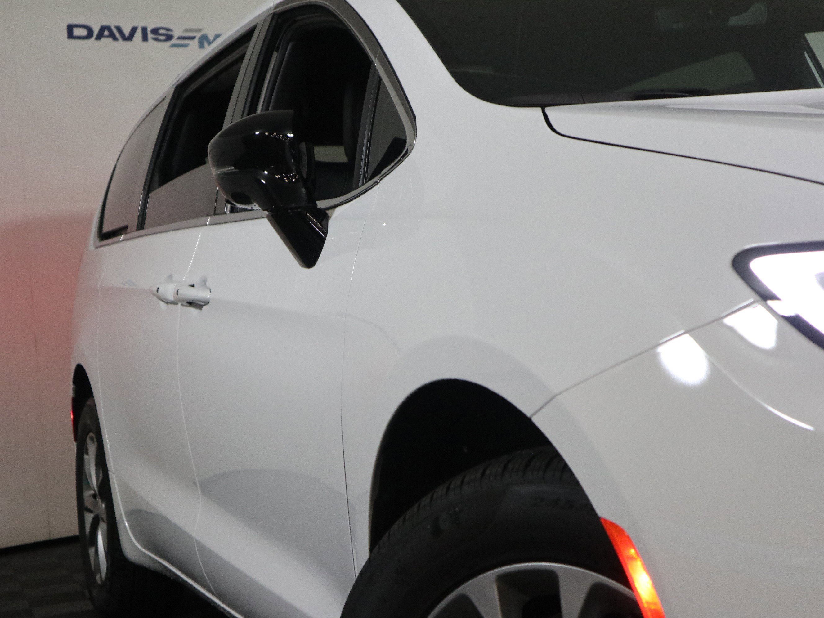 New 2026 Chrysler Pacifica Select image 3