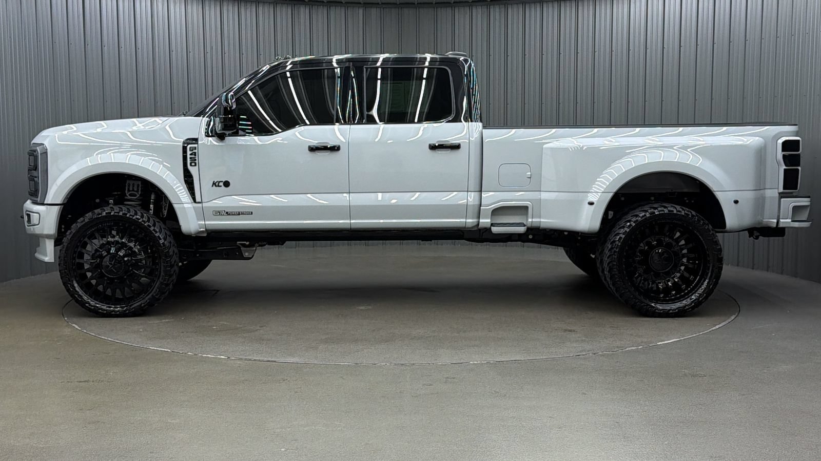 Used 2026 Ford F450 Platinum w/ Platinum Plus Package AWD/4WD image 2