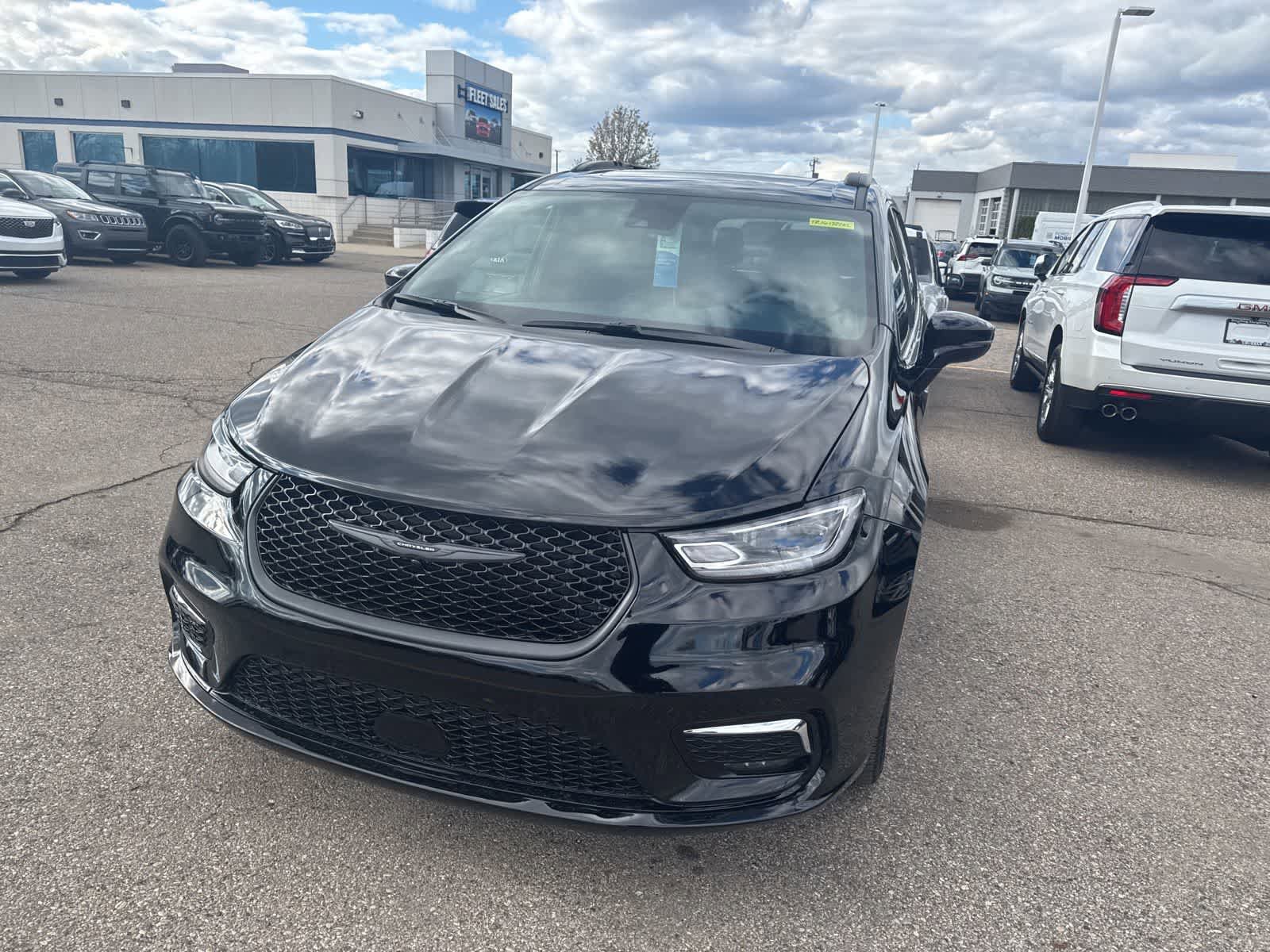 Used 2026 Chrysler Pacifica Limited w/ S Appearance Package FWD image 24