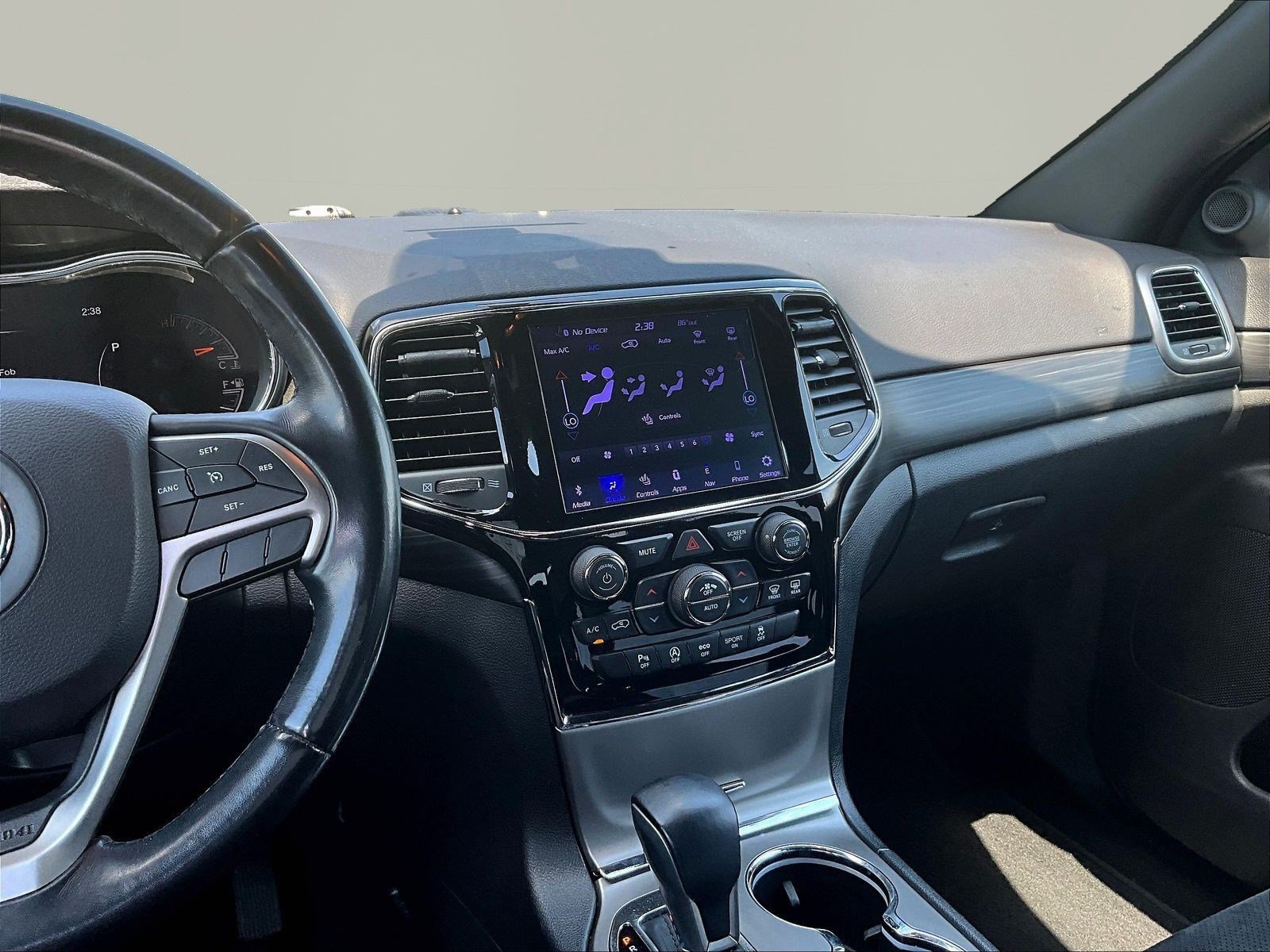 Used 2019 Jeep Grand Cherokee Laredo w/ Laredo X Package RWD image 9