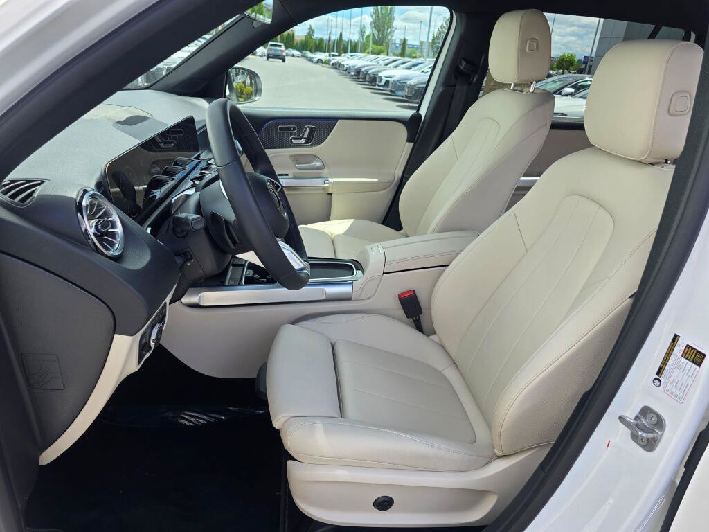 Used 2025 Mercedes-Benz GLB 250 4MATIC image 12