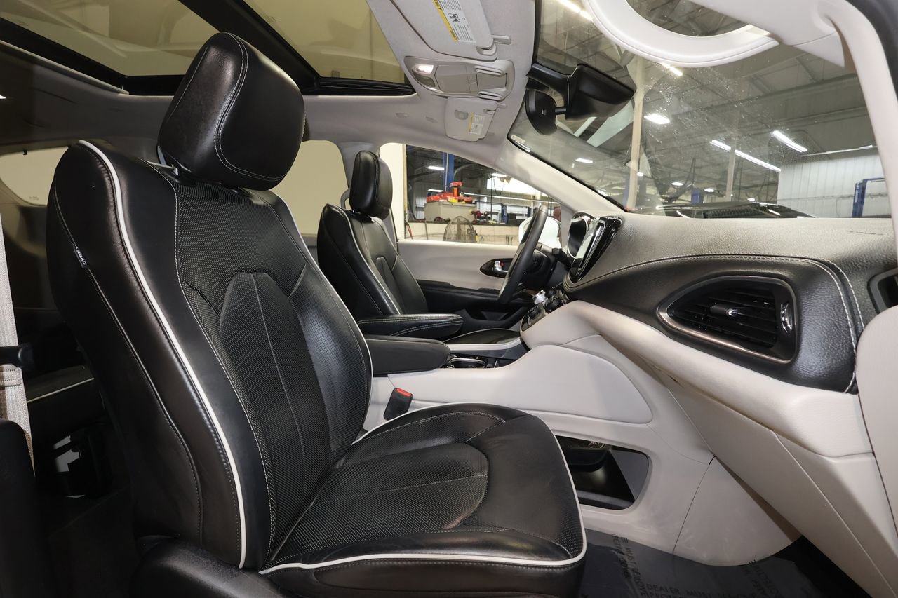 Used 2022 Chrysler Pacifica Limited image 26