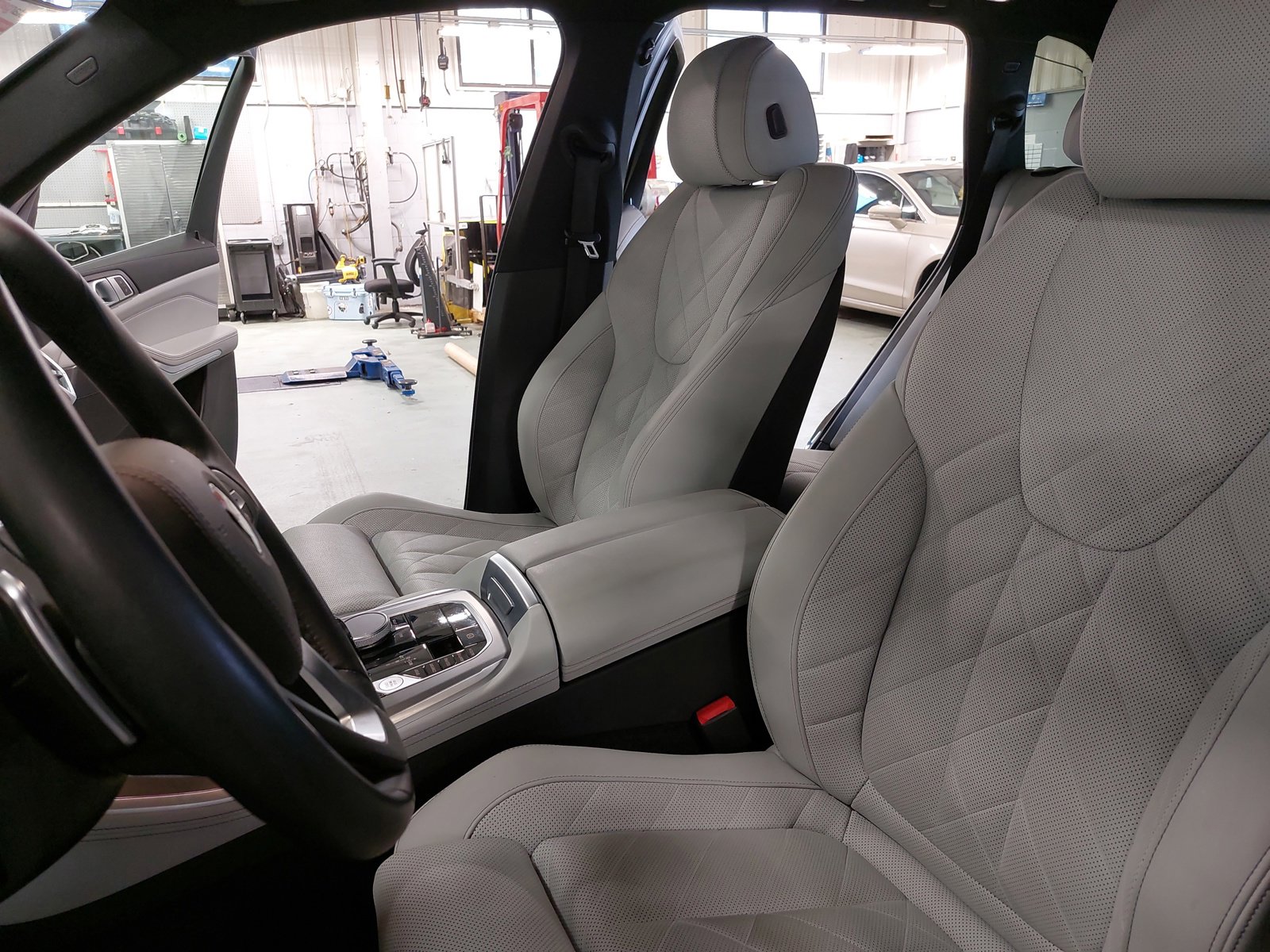 Used 2023 BMW X5 sDrive40i w/ Premium Package image 16