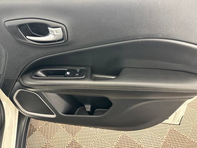 Used 2020 Jeep Compass Latitude w/ Cold Weather Group AWD/4WD image 19