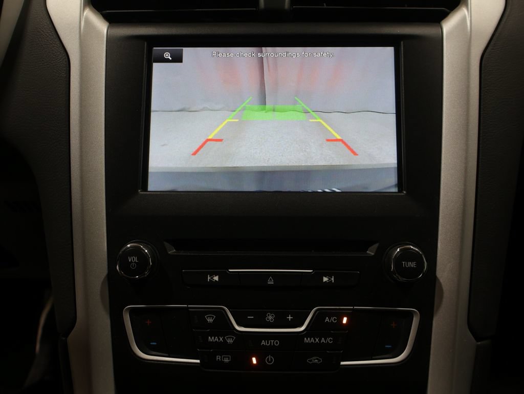 Used 2016 Ford Fusion SE FWD image 24