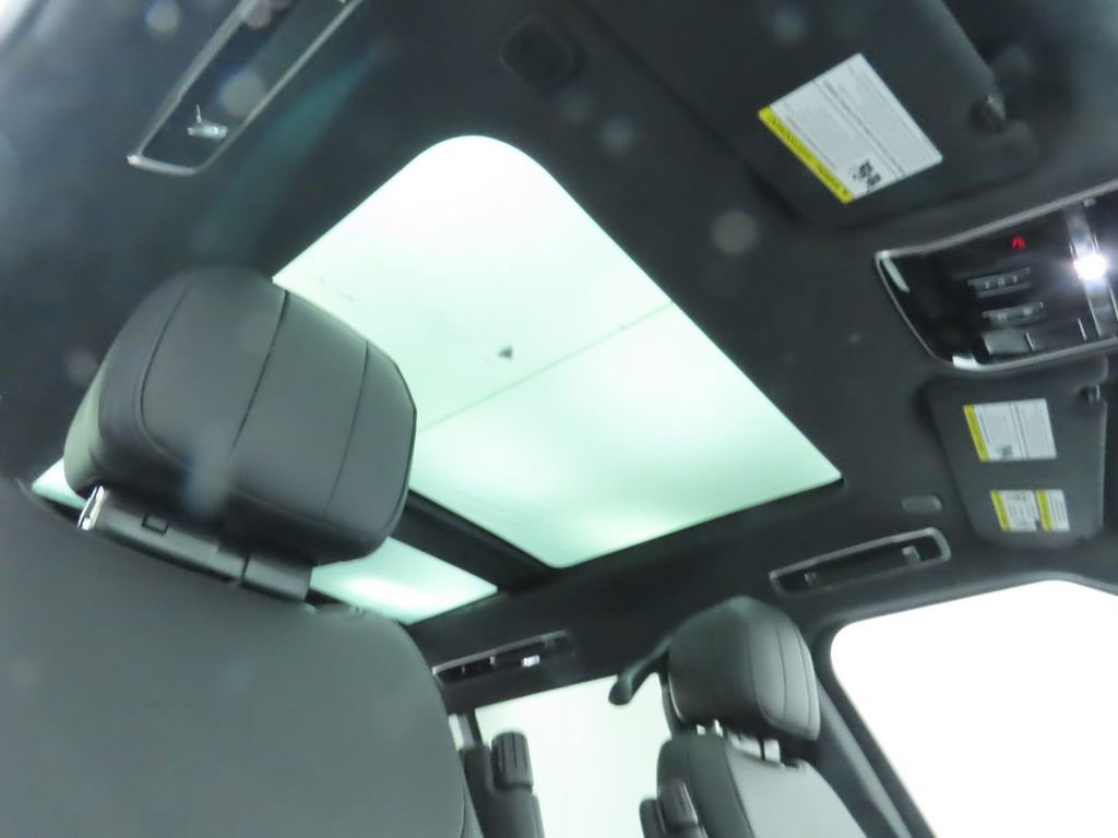 New 2026 Land Rover Range Rover Long Wheelbase SE image 19
