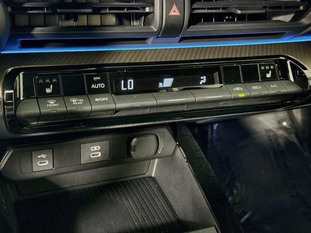 Certified 2024 Toyota Prius XLE FWD image 17