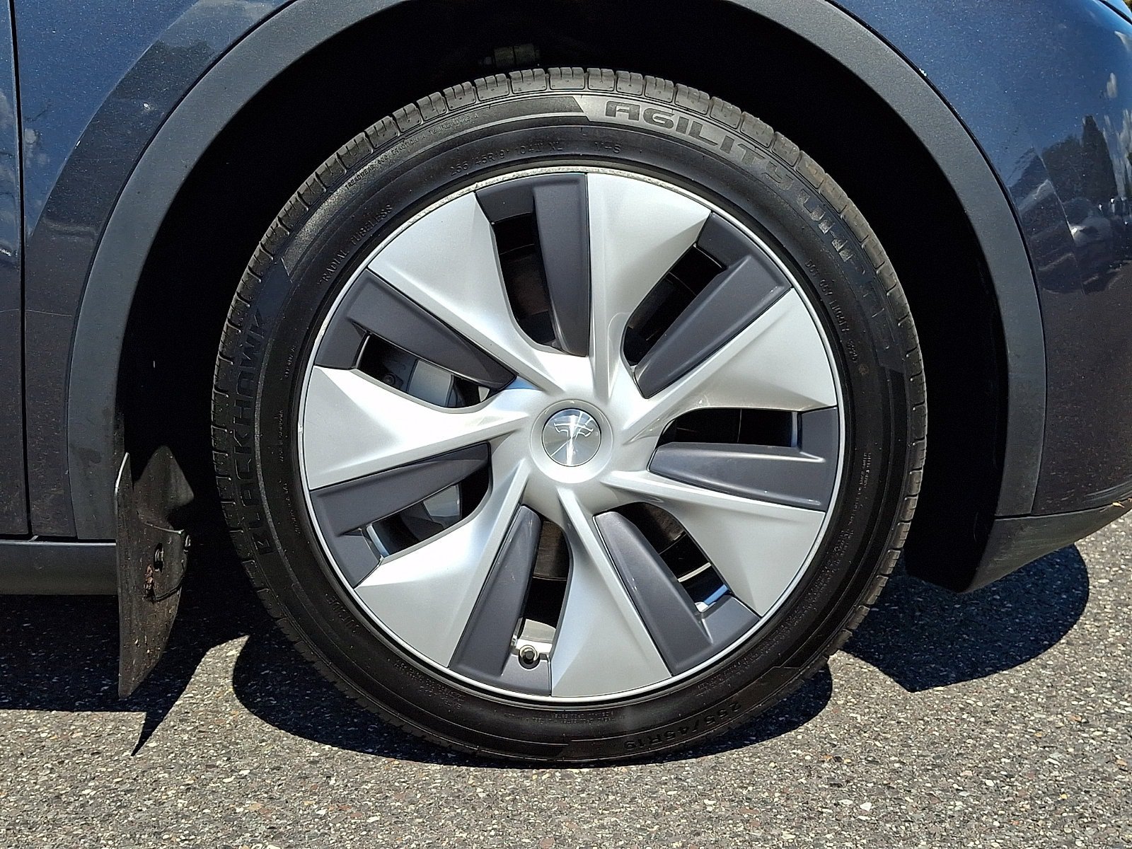 Used 2024 Tesla Model Y Long Range AWD/4WD image 8