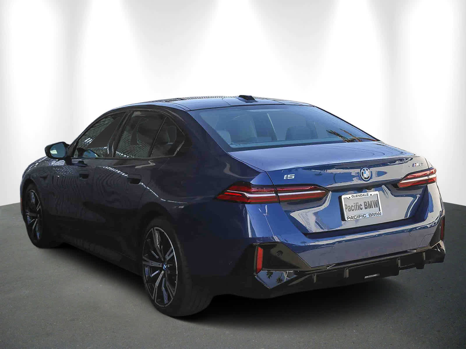 Used 2025 BMW i5 M60 w/ Executive Package image 4