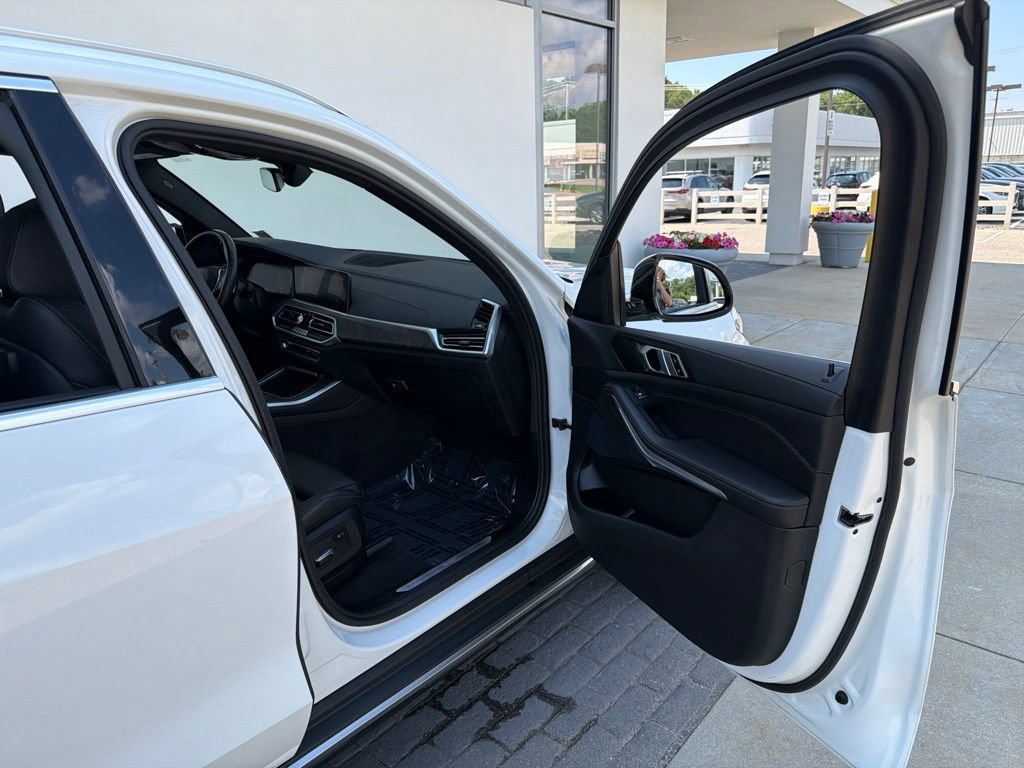 Used 2023 BMW X5 xDrive40i w/ Premium Package AWD/4WD image 19