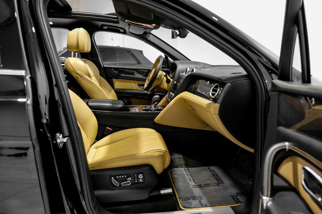 Used 2019 Bentley Bentayga image 27