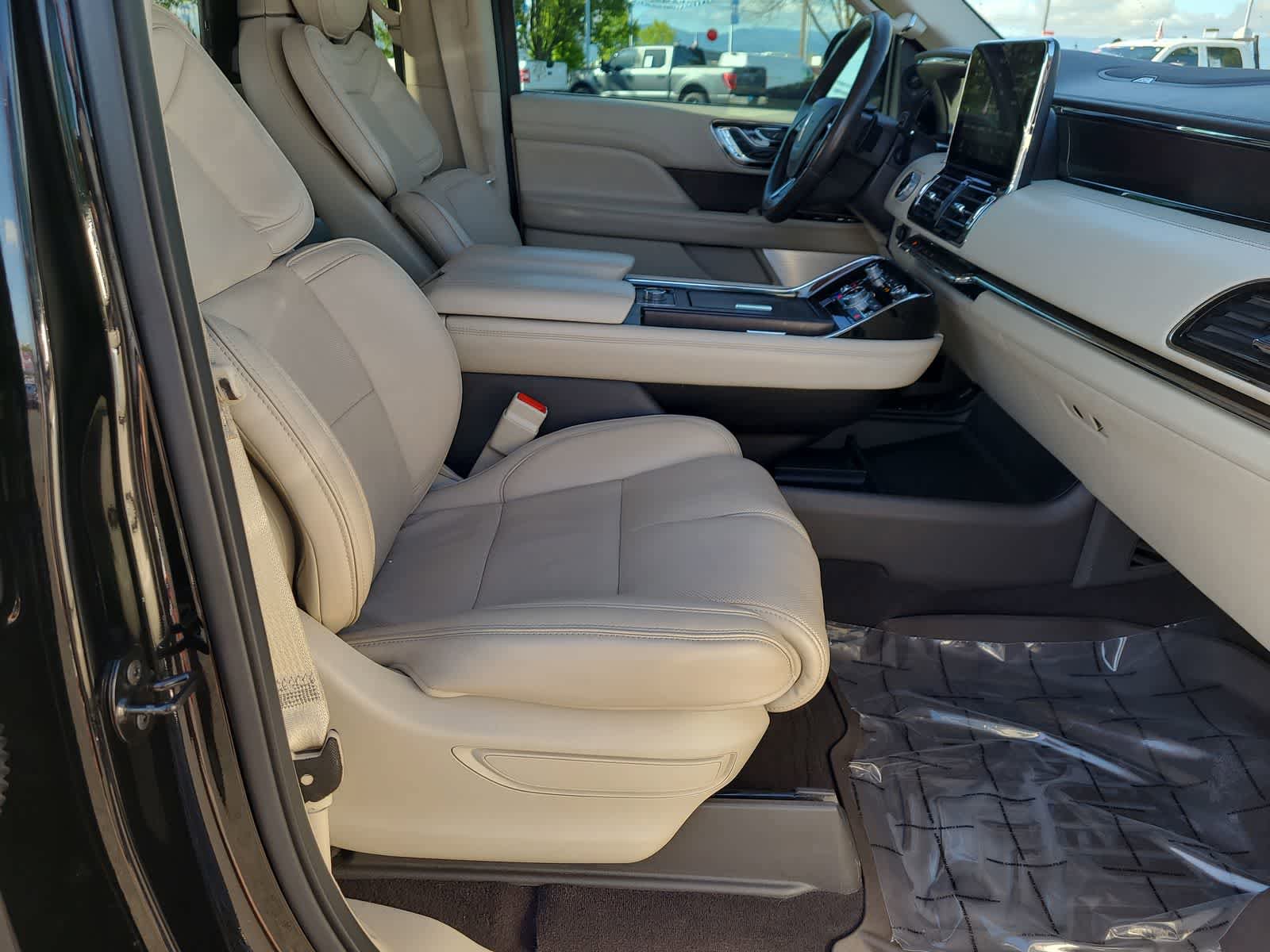 Used 2018 Lincoln Navigator Reserve w/ Technology Package AWD/4WD image 22