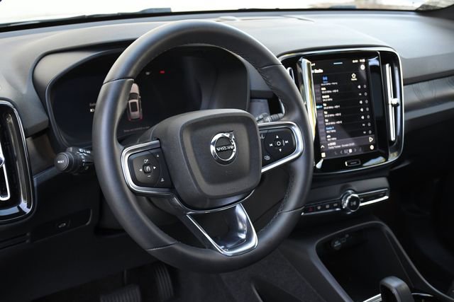 Used 2023 Volvo XC40 Recharge Plus image 23