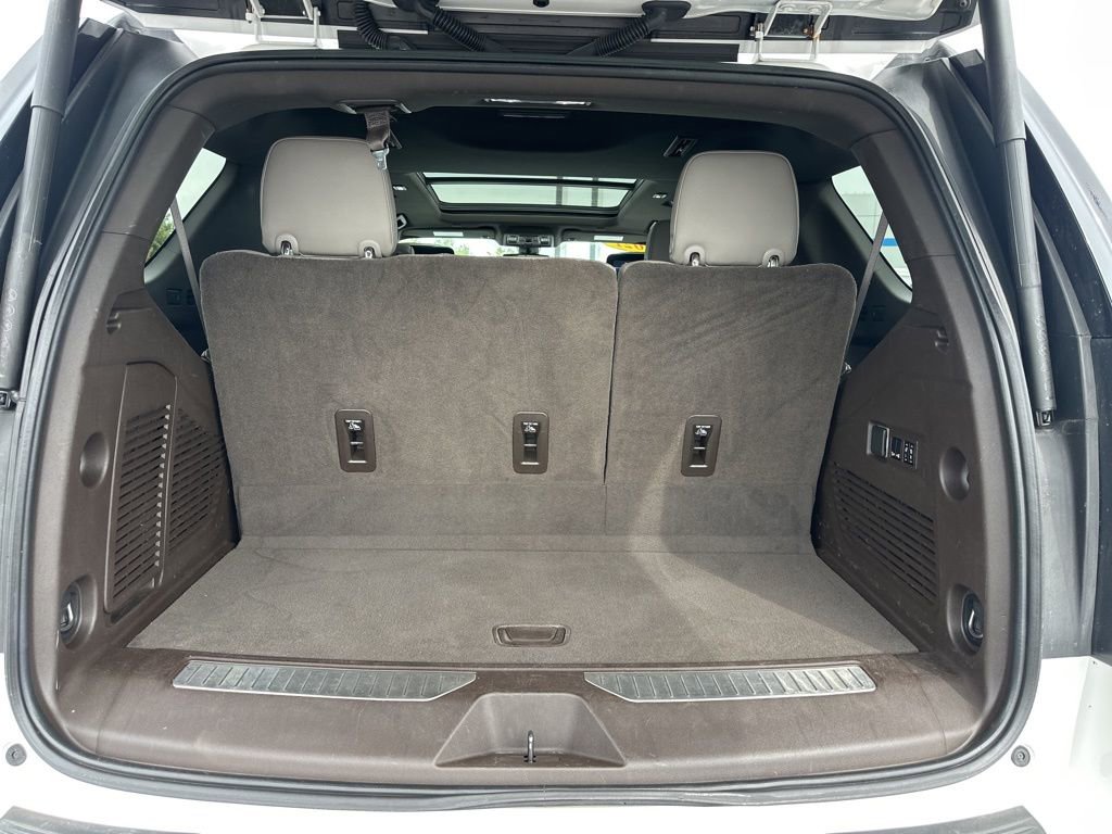 Used 2021 Chevrolet Tahoe Z71 w/ Z71 Off-Road Package AWD/4WD image 13