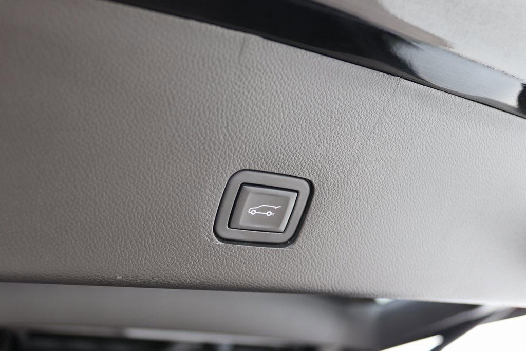 Used 2023 Chevrolet Traverse LT AWD/4WD image 9