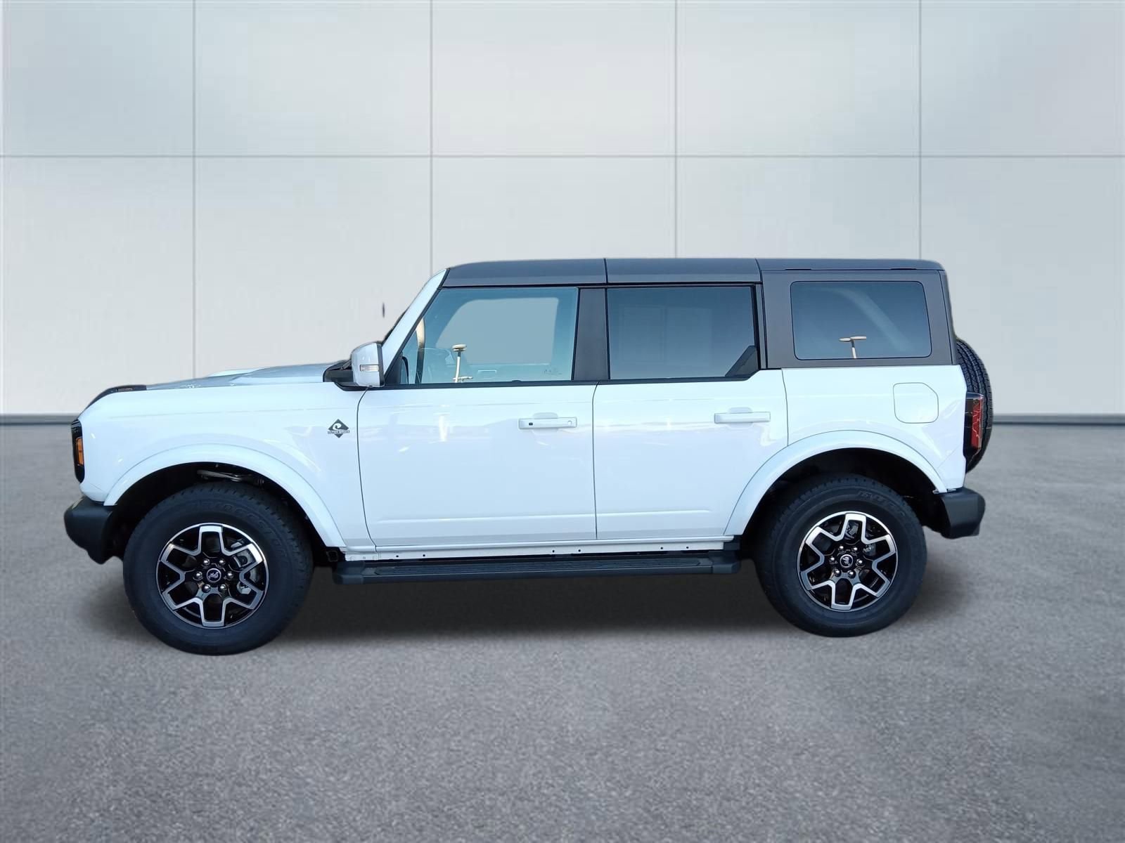 Used 2024 Ford Bronco Outer Banks image 2