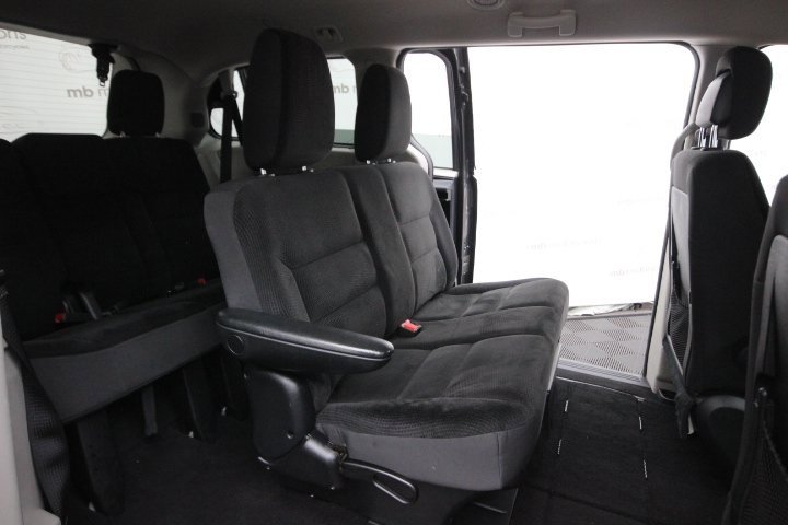 Used 2019 Dodge Grand Caravan SE w/ UConnect Hands-Free Group image 22