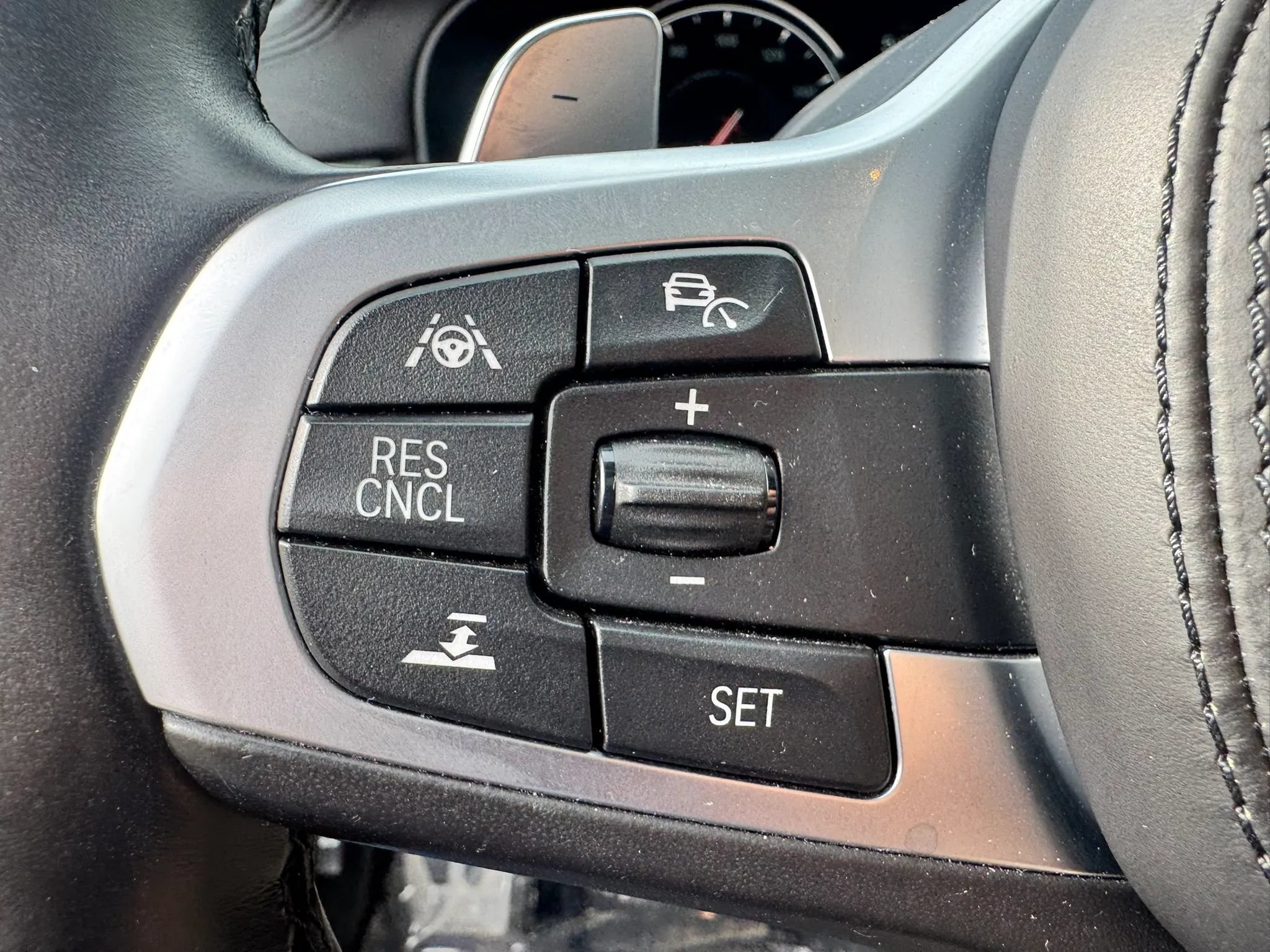 Used 2018 BMW 540i RWD image 38