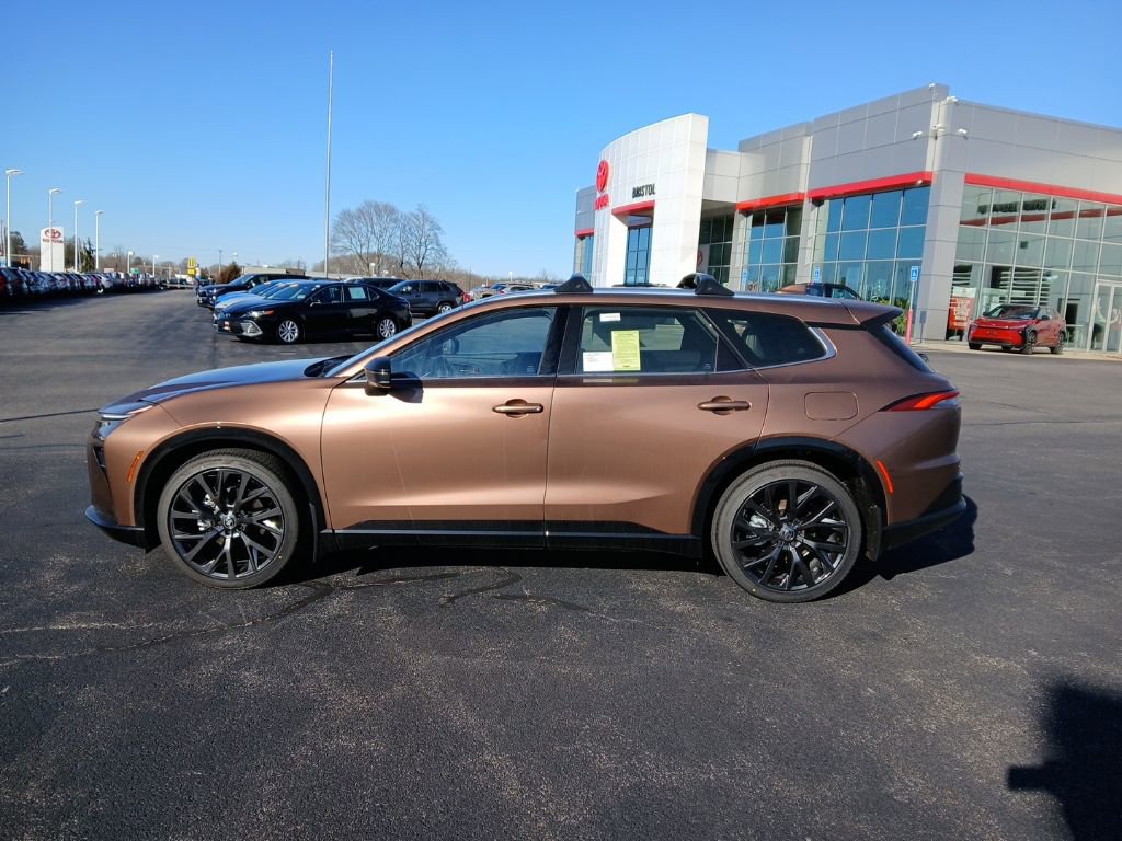 New 2025 Toyota Crown Signia image 4